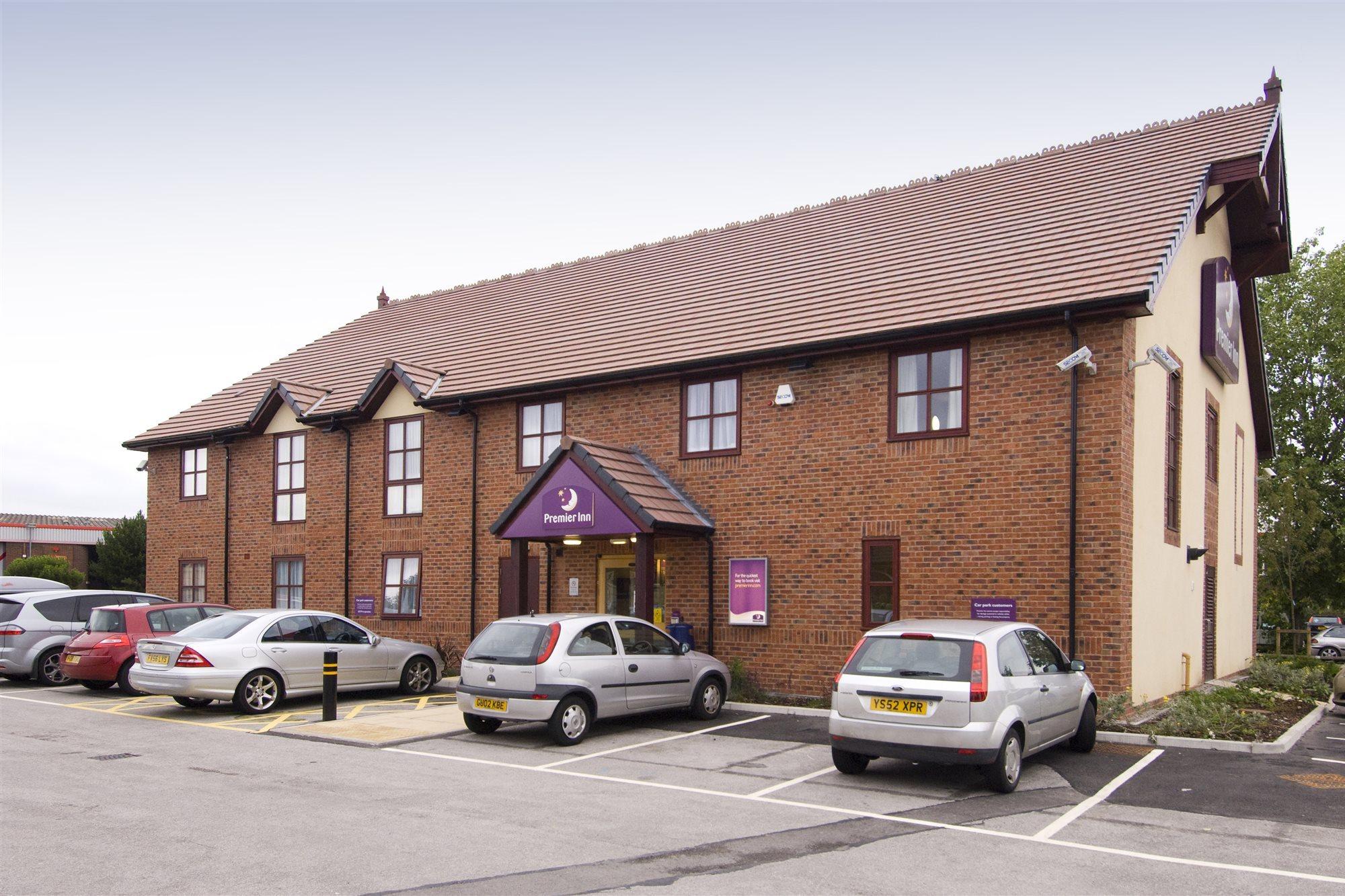 Premier Inn Crewe Central エクステリア 写真