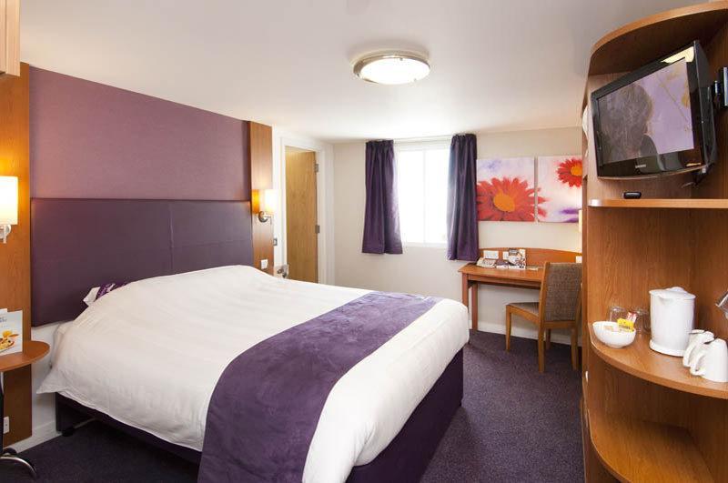 Premier Inn Crewe Central エクステリア 写真