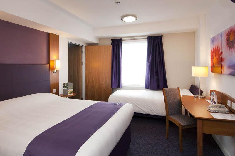 Premier Inn Crewe Central エクステリア 写真