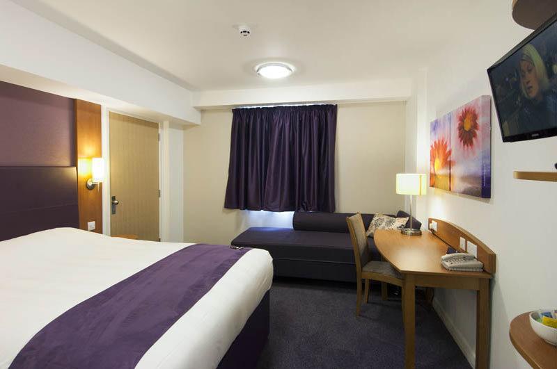 Premier Inn Crewe Central エクステリア 写真